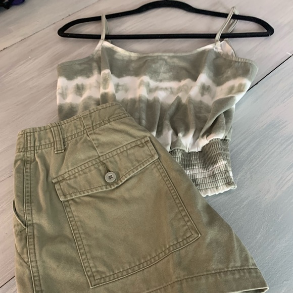 🎁Two pieces One pair of shorts size 1 and a cute crop top size S   (F) - Picture 3 of 11